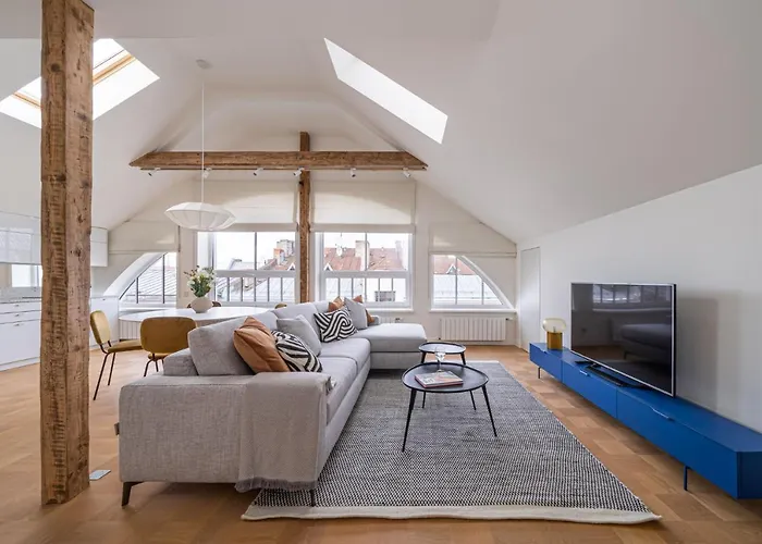 Bright Designer Apartment In City Centre